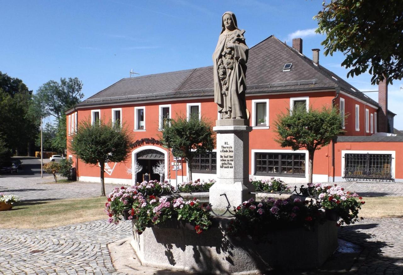 Hotel Weisses Ross Konnersreuth Esterno foto