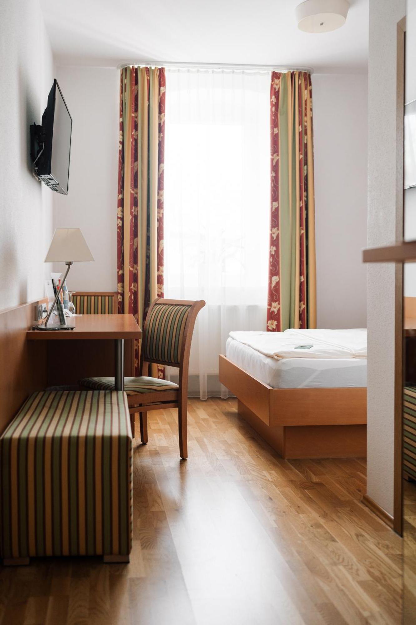 Hotel Weisses Ross Konnersreuth Esterno foto